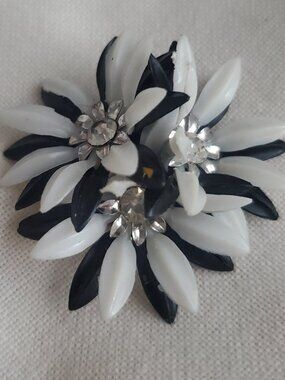 CORO EARRINGS Vintage Black & White Daisies Stone Centre Celluloid Silver Clips
